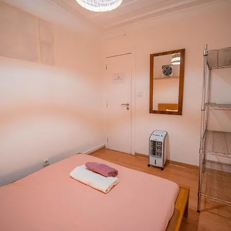 Bedrooms In Bairro Alto Quarto em Acomodações Particulares *