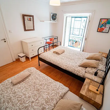 Bedrooms In Bairro Alto Quarto em Acomodações Particulares *