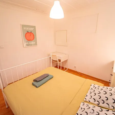 Проживание в семье Bedrooms In Bairro Alto