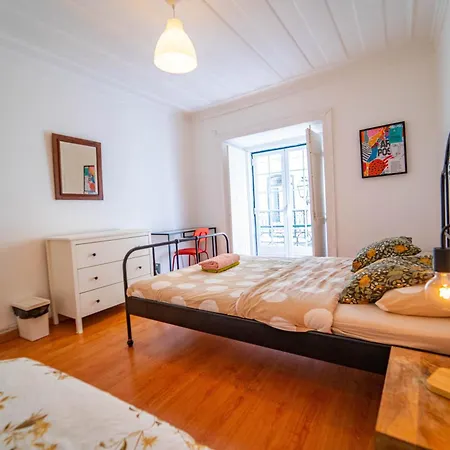 Проживание в семье Bedrooms In Bairro Alto