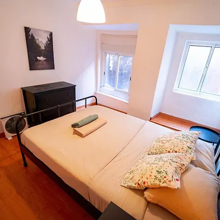 Bedrooms In Bairro Alto Проживание в семье *