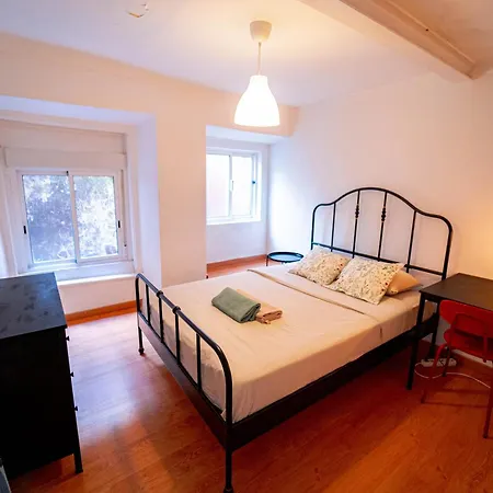 בית אירוח Bedrooms In Bairro Alto *