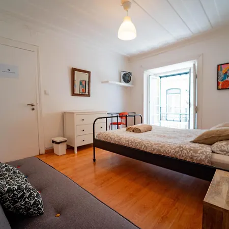 בית אירוח Bedrooms In Bairro Alto