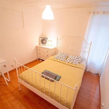 בית אירוח Bedrooms In Bairro Alto