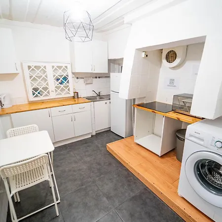 Bedrooms In Bairro Alto בית אירוח